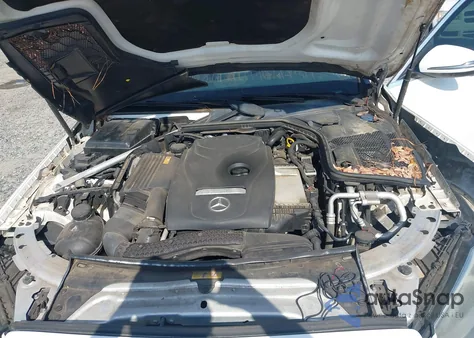 2016 Mercedes-Benz C 300 4Matic z USA, uszkodzony, nr VIN 55SWF4KB7GU174978